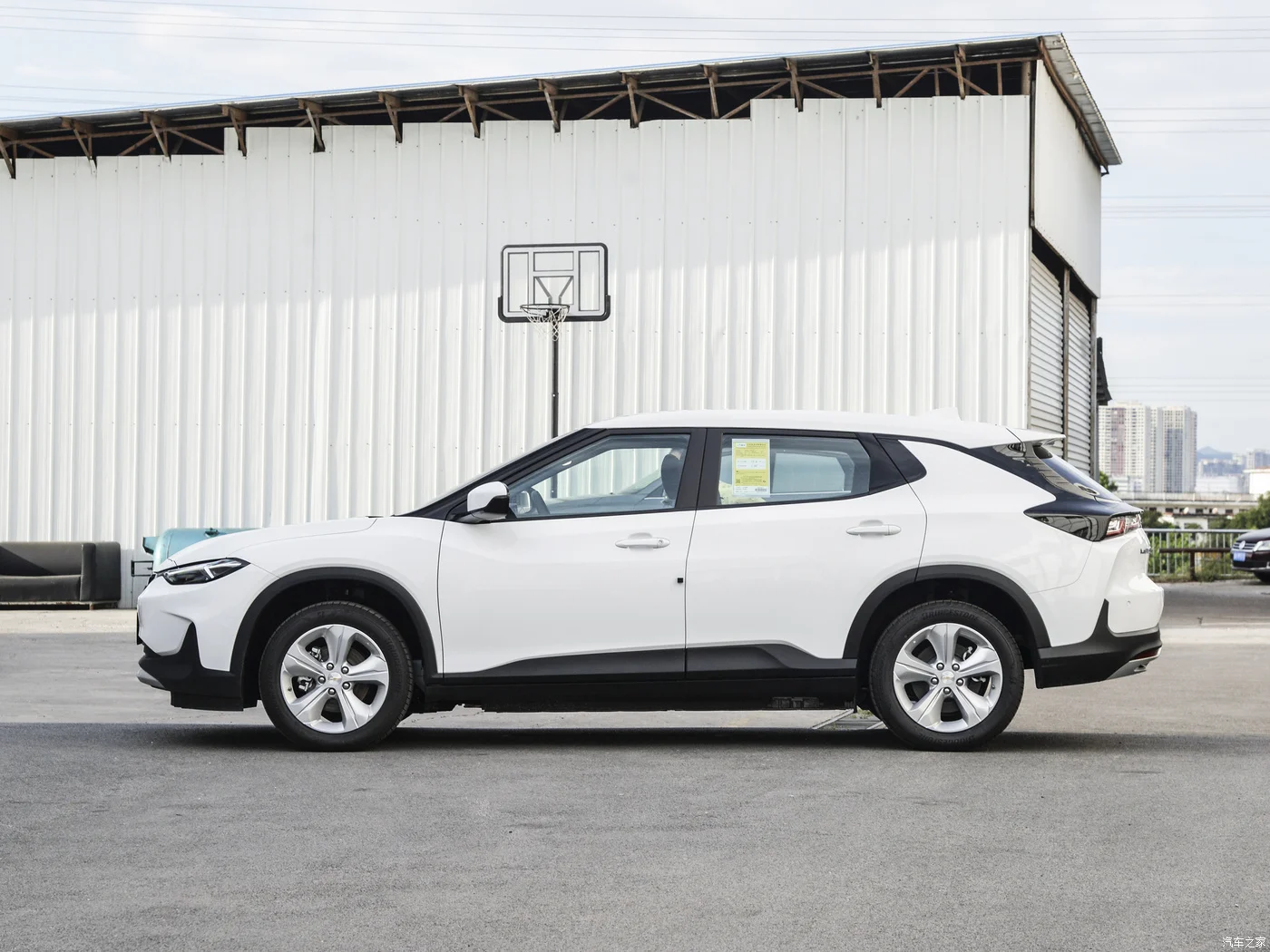 Pure Electric Car Chevrolet Changxun Electric Car/SUV with Ample Space and Moderate Cruising Range