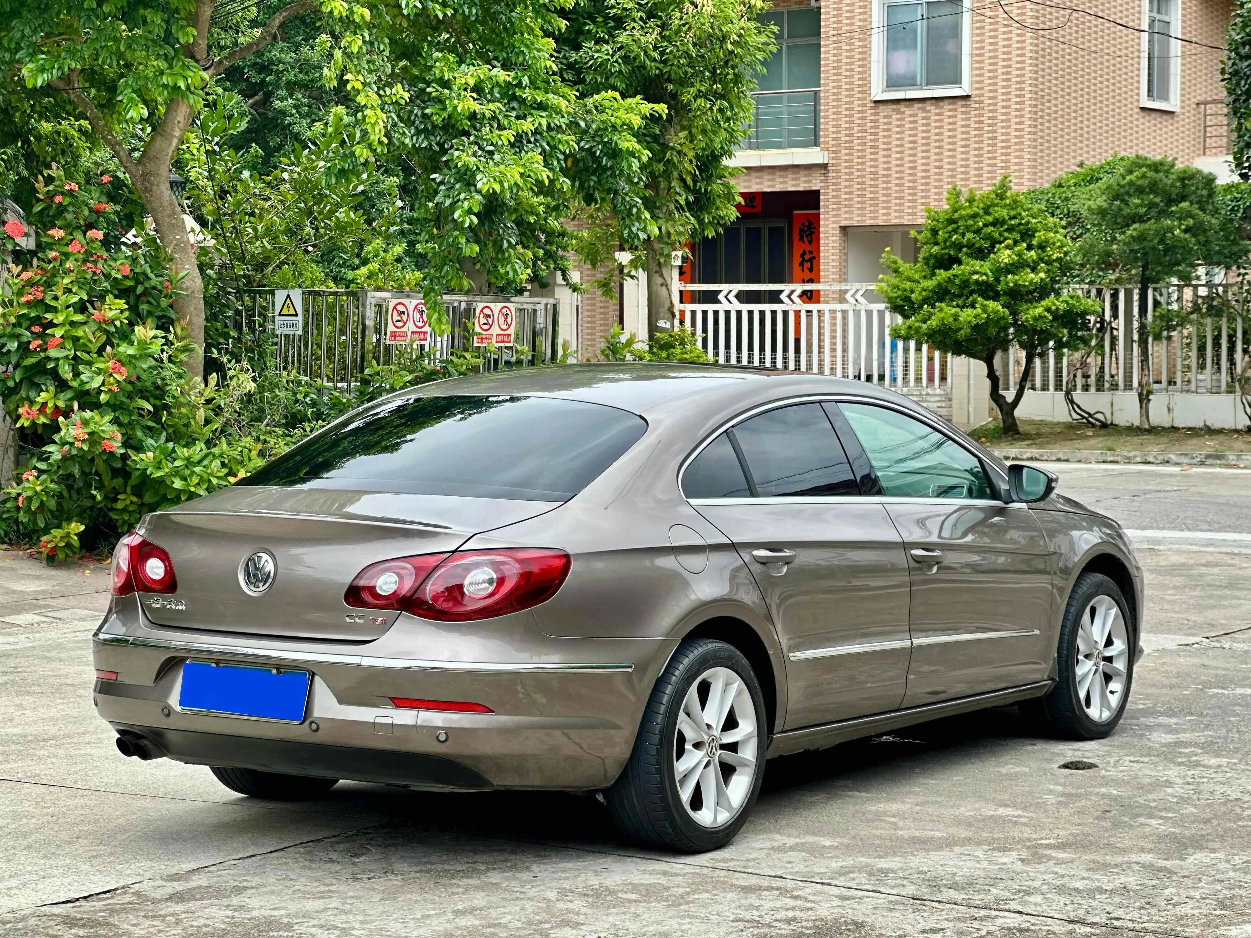 2013 Volkswagen CC Premium модель 2.0TSI с левым кожаным сиденьем на руле