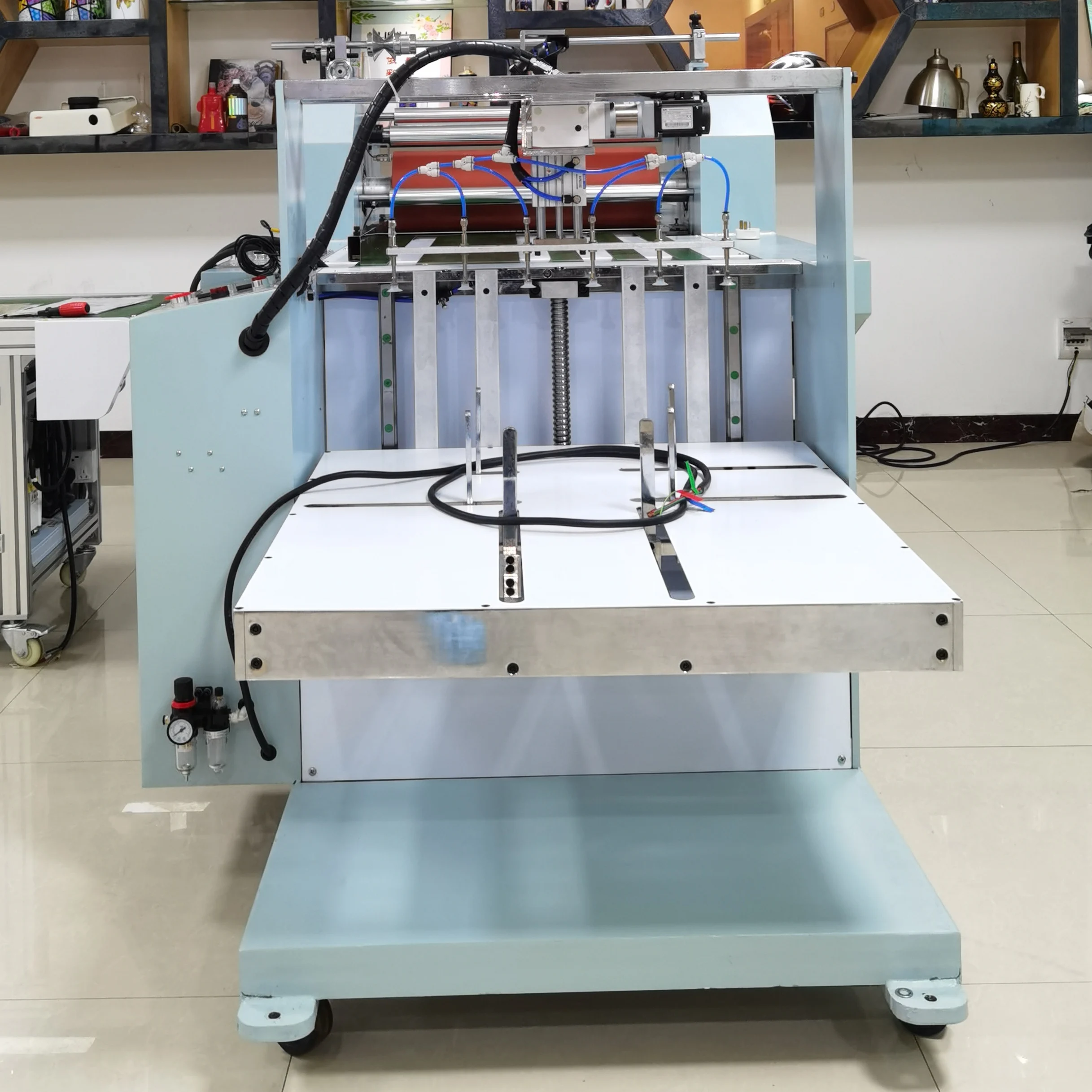 Automatic hot foil stamping machine for gilding on coated paper sheet