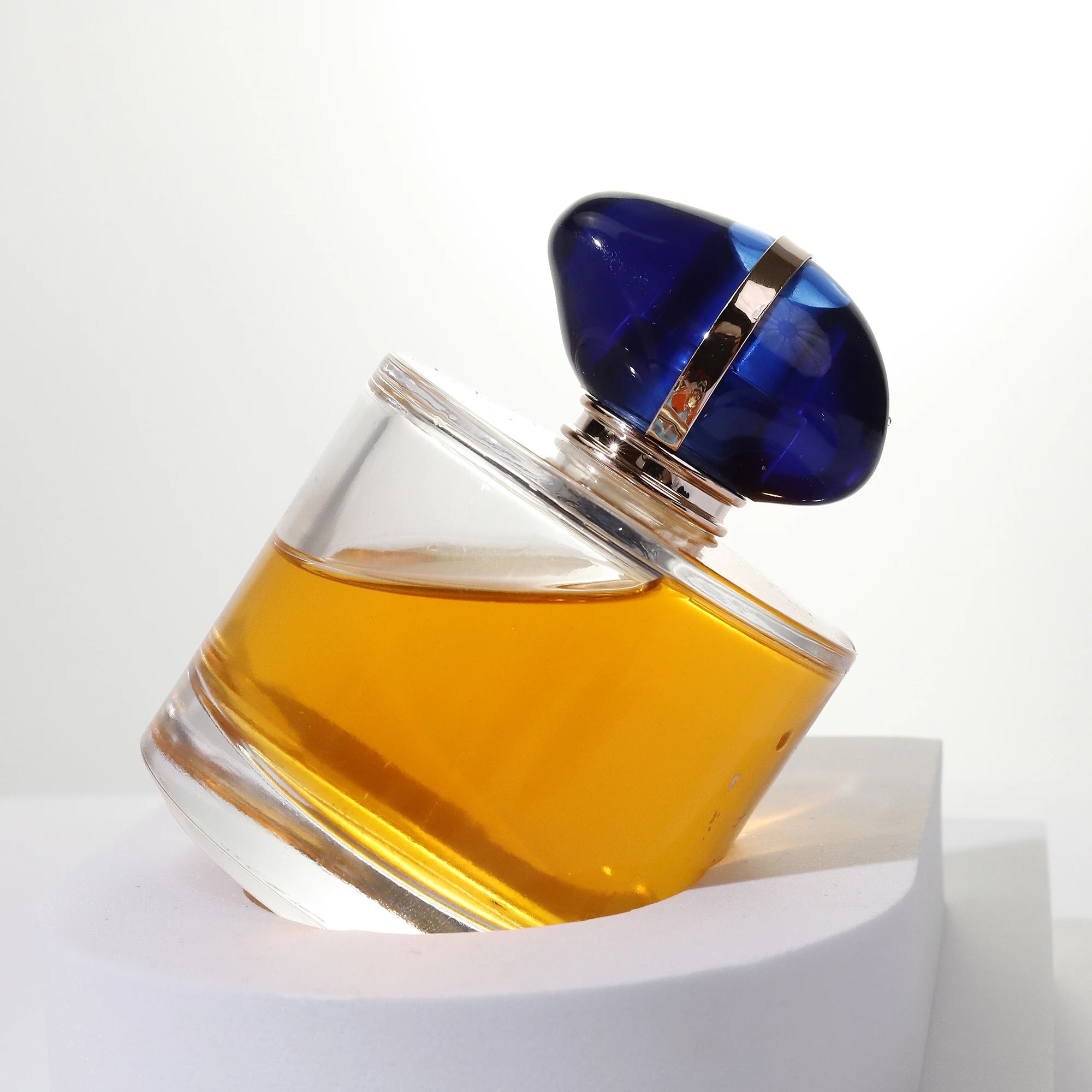 Luxury High Quality Portable 50Ml 100Ml Refillable Round Empty Cap Glass Perfume Bottles with Cap