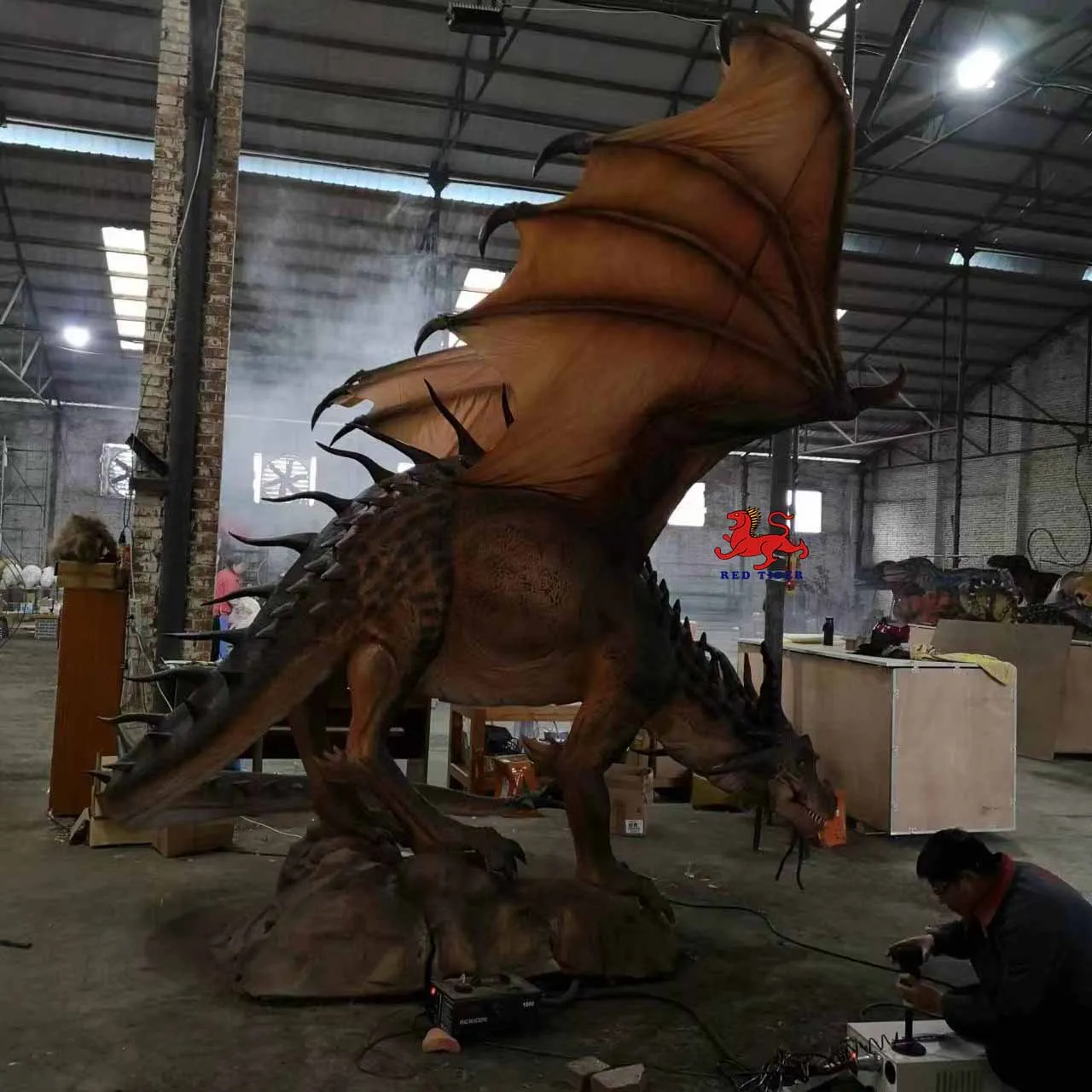Animatronic realistic western dragon model with wings