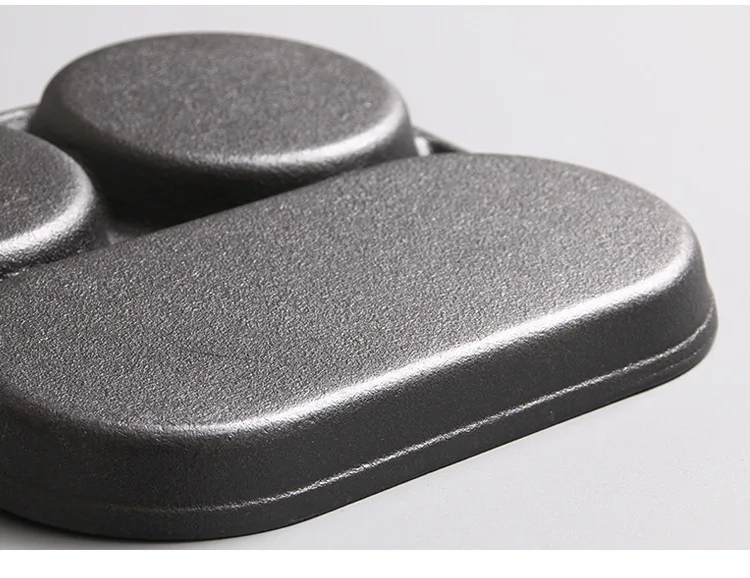 Pre-Seasoned Cast Iron Bakeware 3-Hole Egg Pancake & Steak Frying Pan Metal Cake Mould for Cooking