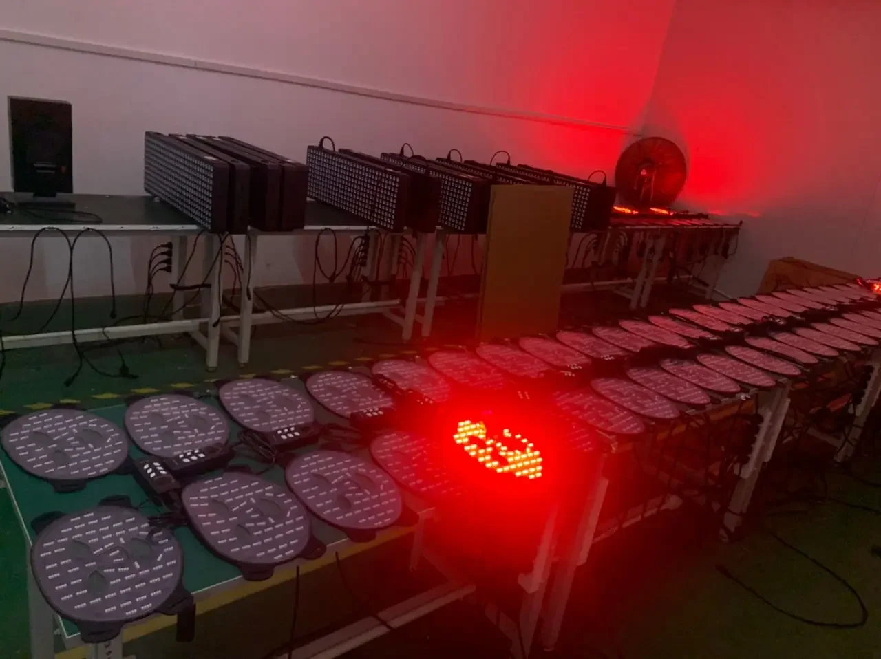 2024 High Quality Portable Wireless Silicone LED Phototherapy Face Beauty Mask Hand-Held with USB Plug Targeted for Neck Area