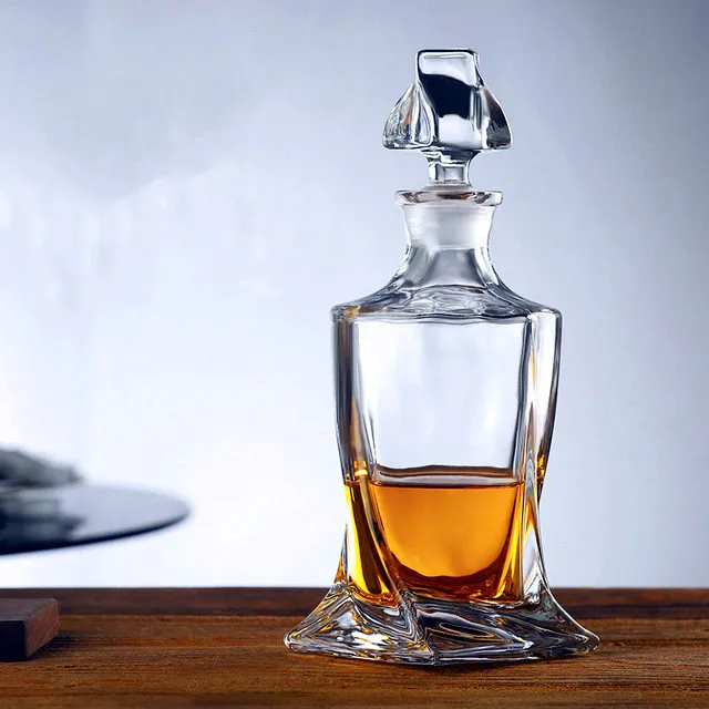 2021 hot sale high quality diamond glass whiskey decanter with lid