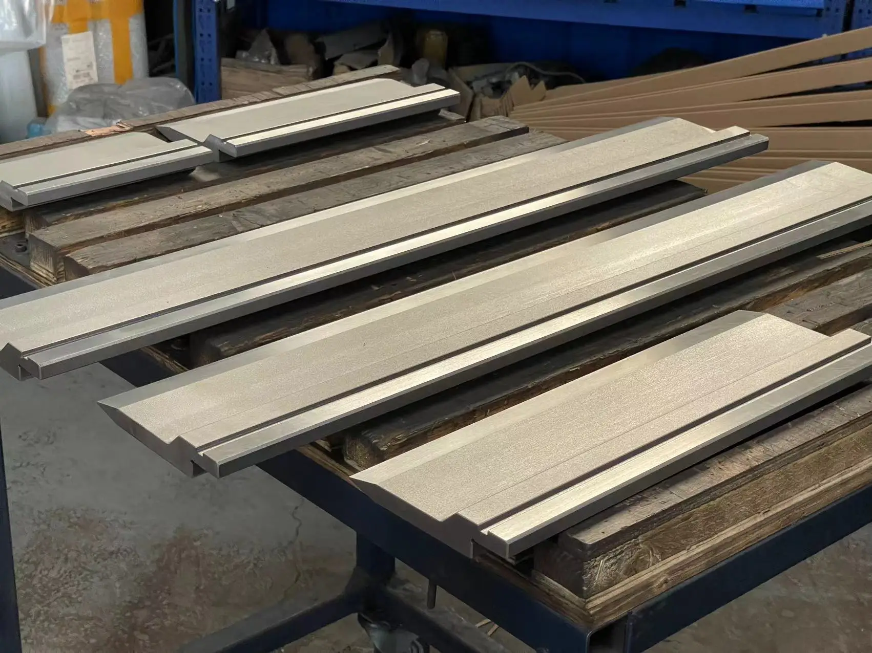 Top Punches 30 Angle CNC Sheet Metal Bending Amada Press Brake Machine