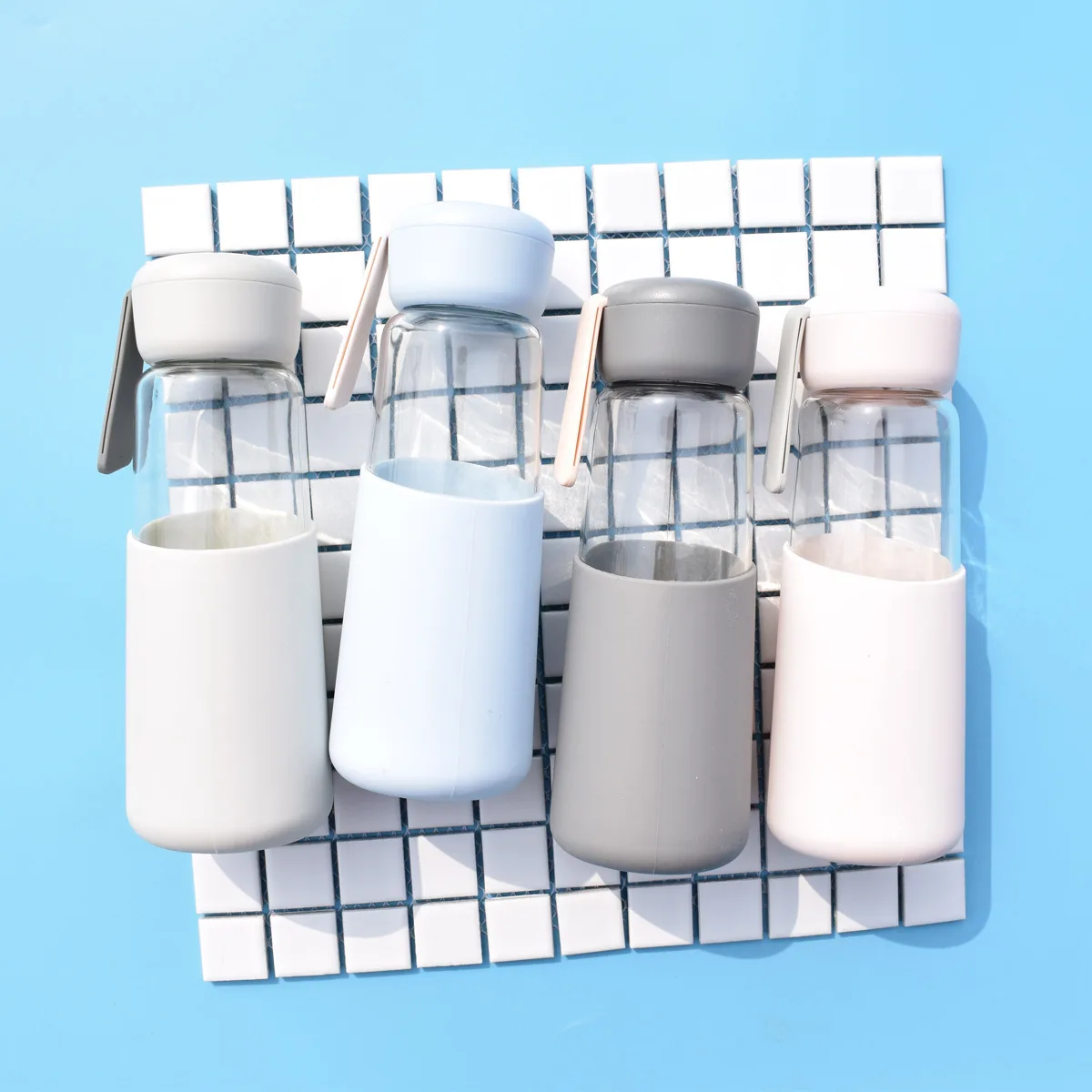 Seaygift Eco Friendly Non-Toxic Glass Water Bottle With Silicone Sleeve Rope Slim Cute Shape For Travel Gym Home Office