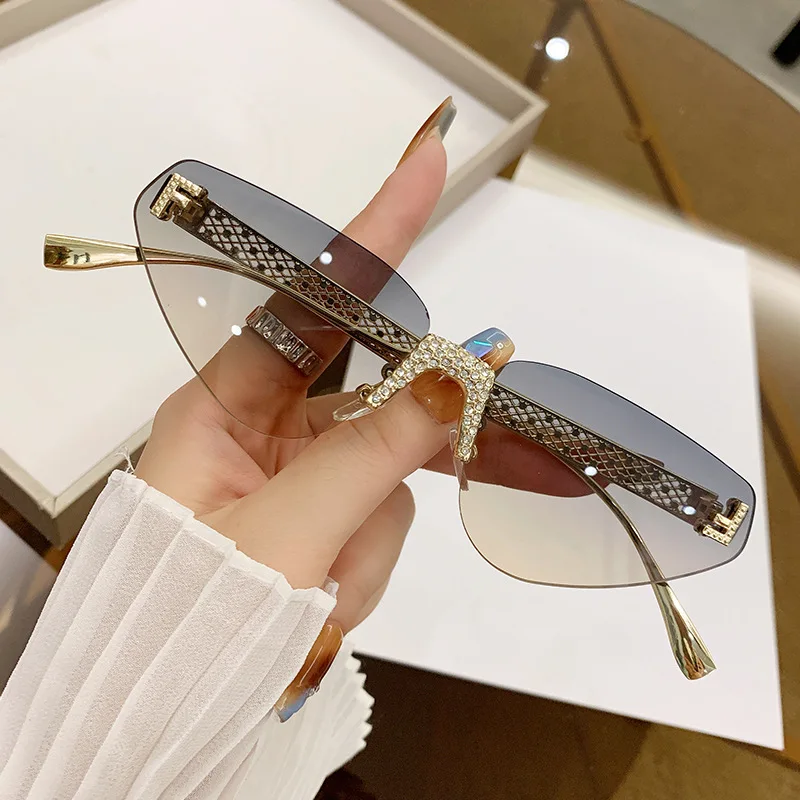Rimless Rhinestones Punk Sunglasses Women 2024 Luxury Crystal F Letter Vintage Metal Small Frame Sun Glasses For Ladies Eyewear