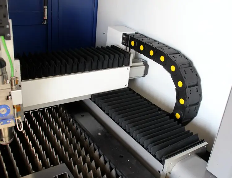 Full enclosed small metal cutting laser machine AKJ6040F low price fiber laser 2kw 1kw 500w