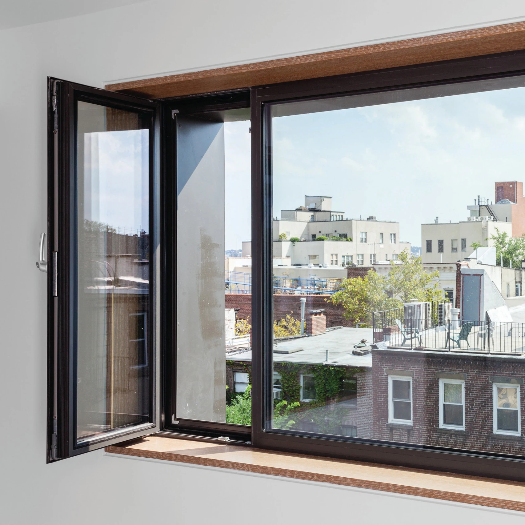 Energy Efficient Double Glass Tilt Turn Casement Window Made by Chinese Factory for Villa Application