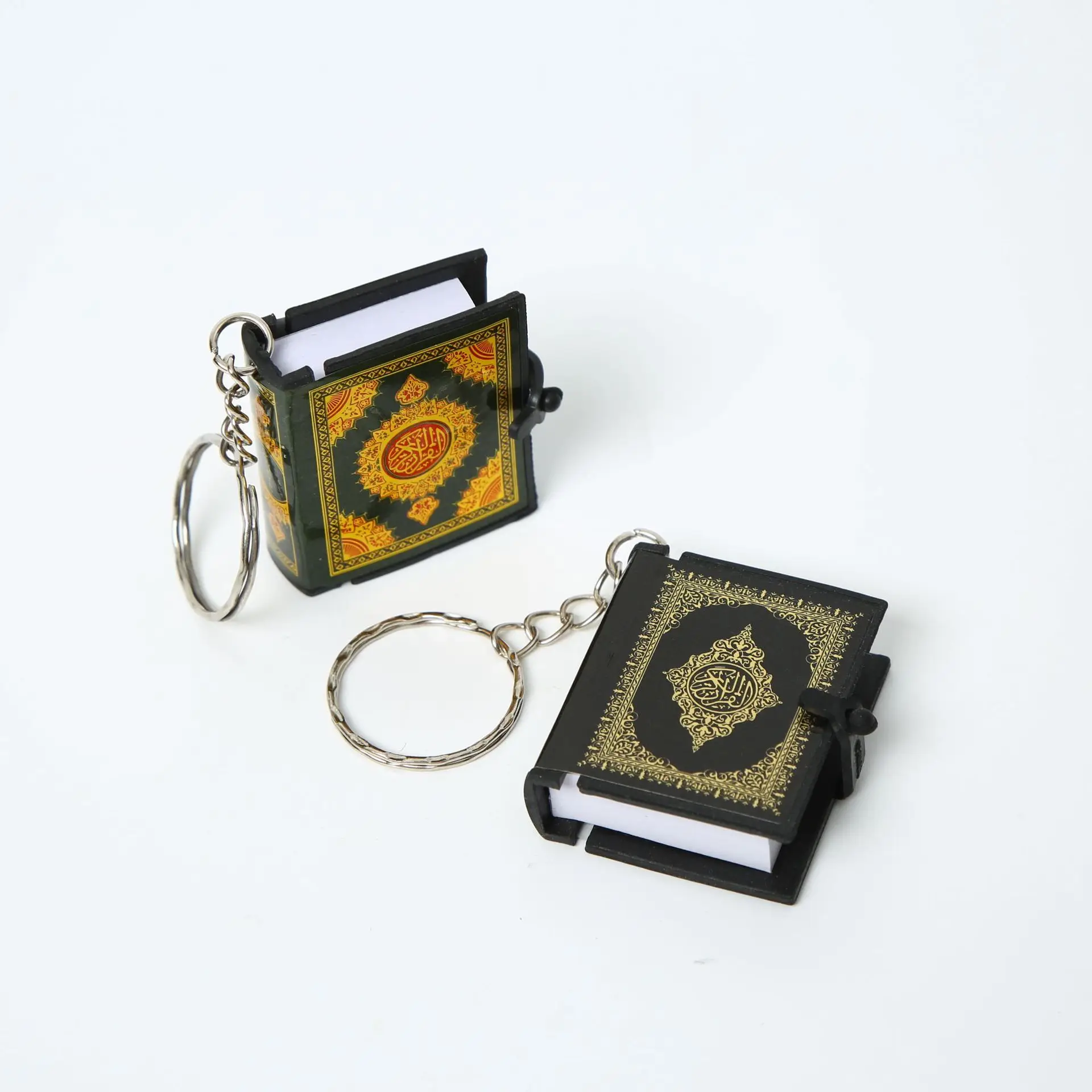 Wholesale Creative Mini Muslim Holy Quran Book Keychain Fashionable Religious Craft Keyring Creative Quran Book Keychain
