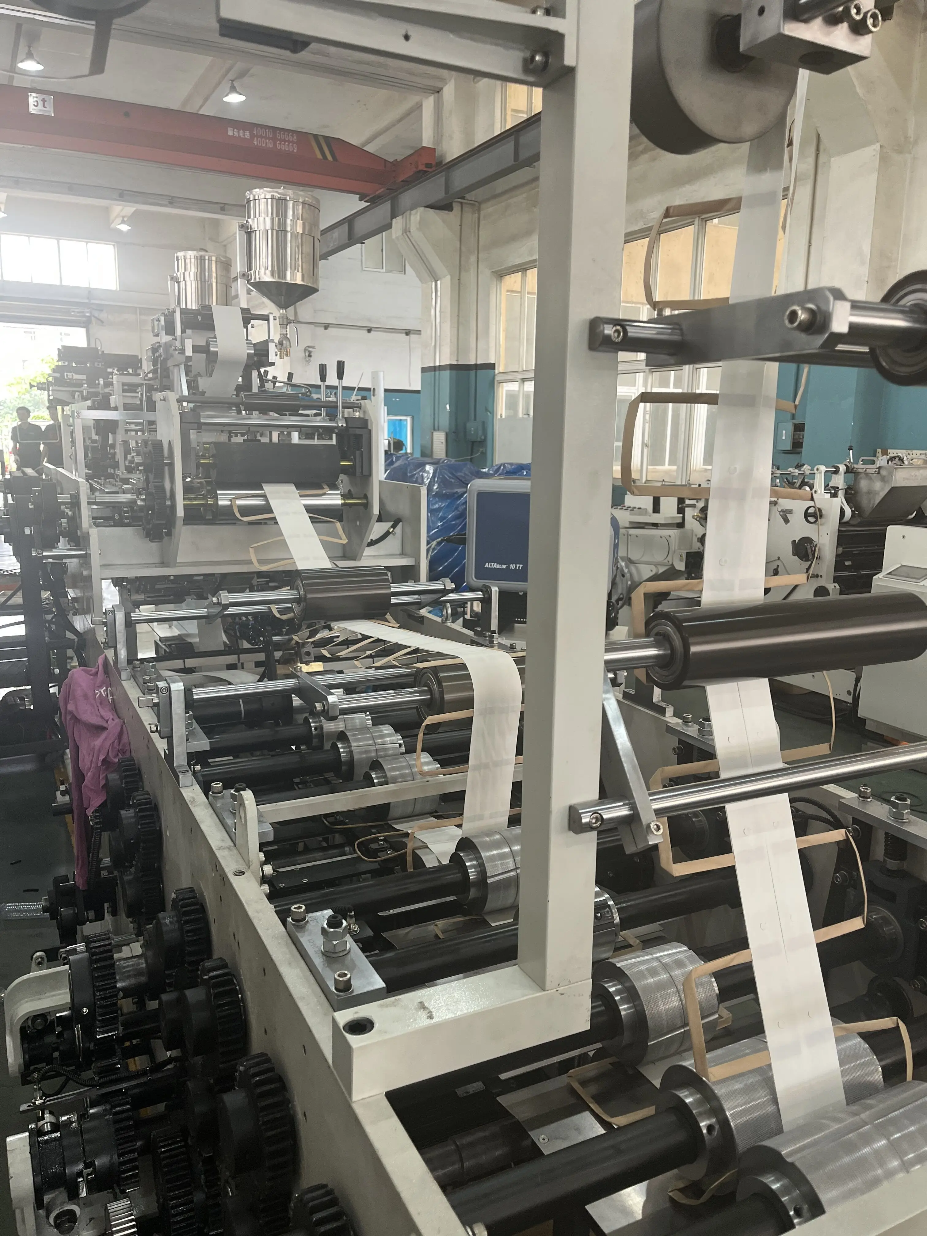 Машина для изготовления бумажных пакетов с автоматической подачей листов серии TB-R верхней усиленной бумажной карточкой и складкой