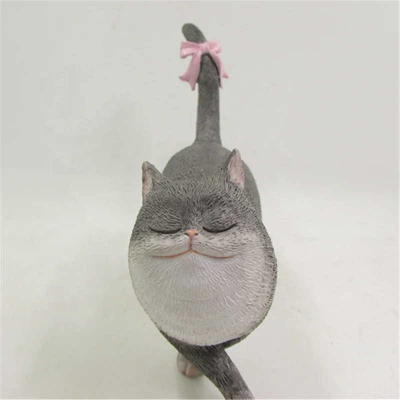 
Z12933A Wholesale Home Decor Resin Hand Carving Cat With A Bowknot On Tail Arrogant Cat Figurine 