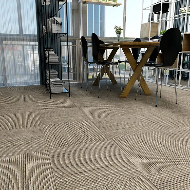 Производитель на заказ Оптовая полипропиленовая ковровая плитка для ресторана на продажу