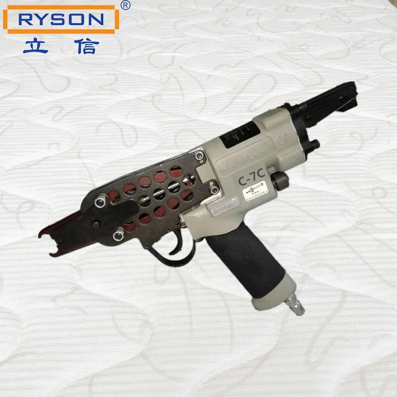 Reliable usage C-7C pneumatic hog ring stapler