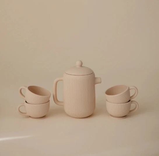 2024 силиконовый чайный игровой набор без BPA чайник со съемной крышкой и три соответствующих чайных чашки