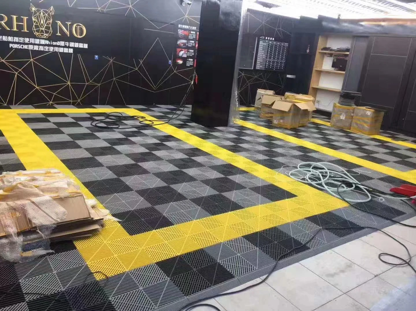 Pp Deck Patio Garage Interlocking Floor Tiles Splicing Floor Mat Plastic Flooring for Garage Bearing at least 3 tons