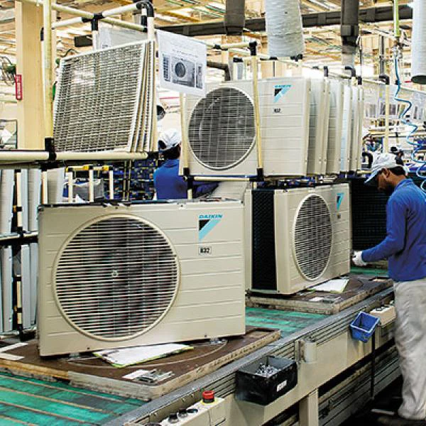 Manual air conditioner assembling line