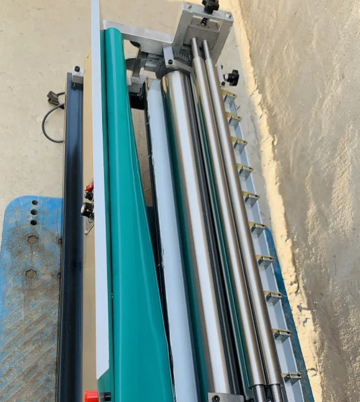 Машина для склеивания термоплавкого клея