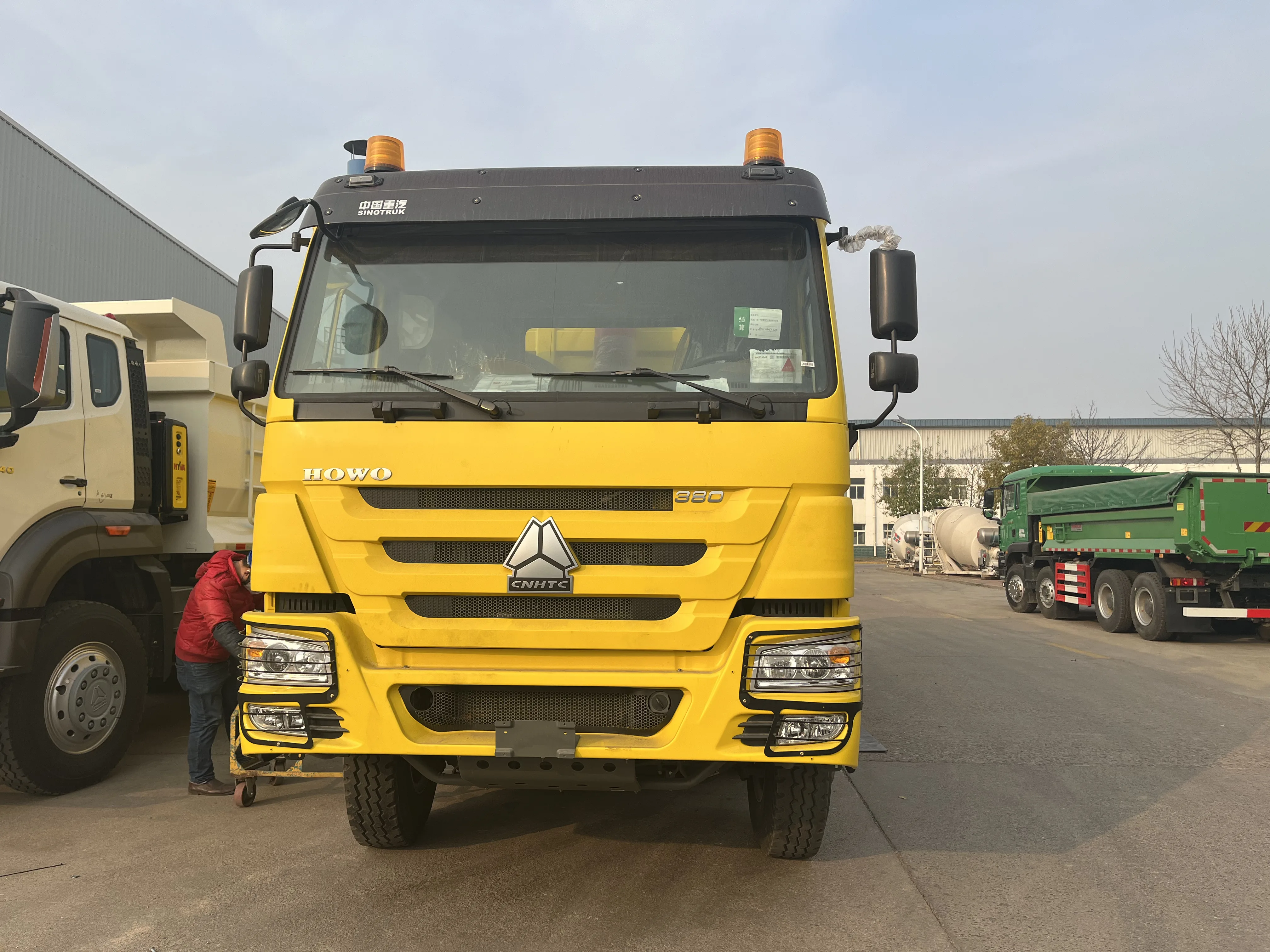 SINOTRUK 8X4 400Hp HOWO Dump Truck High Capacity 400Hp HOWO Tipper New Condition Diesel Manual Heavy Truck Euro 2 Weichai