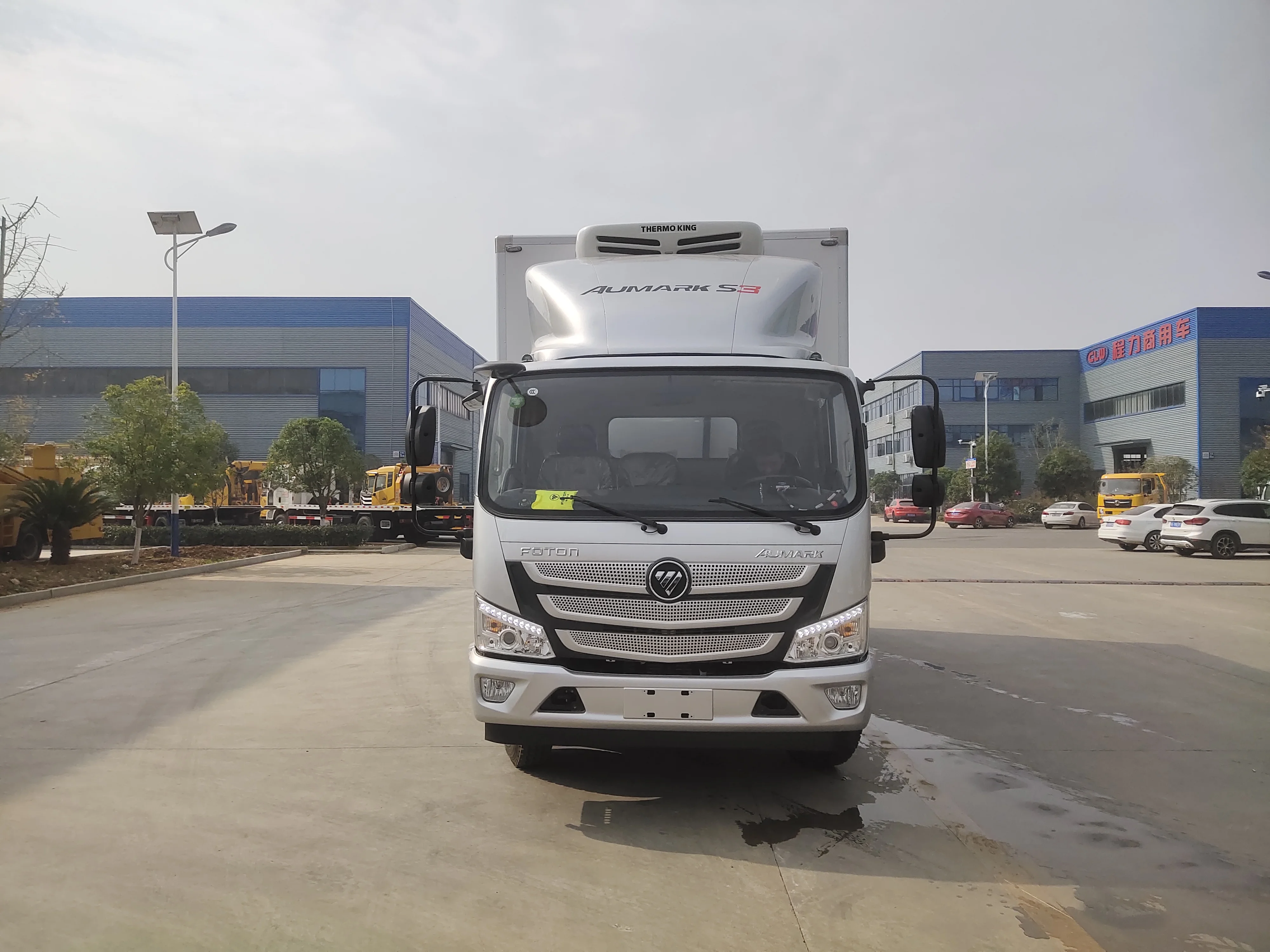 Factory direct Fukuda Omark 4(1). Wholesale price of 2 m refrigerated truck