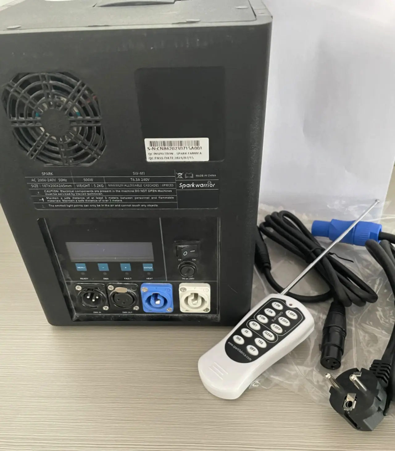 600W Wireless DMX Control Fireworks Fountain Cold Spark Machine for Wedding Stage