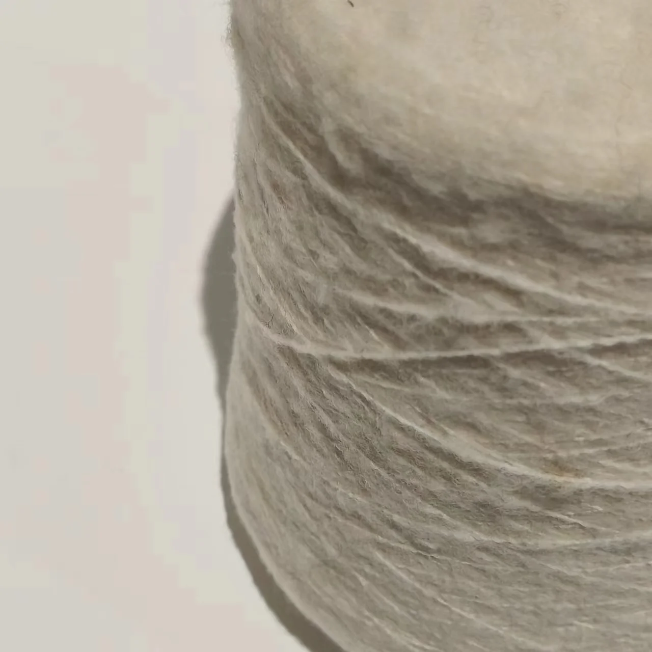 100% Cashmere 2/26nm Knitted Sweater Cashmere Coat Fabric Brushed Yarn Mongolian Cashmere Yarn