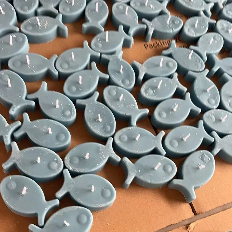 New design minnow shape high quality paraffin wax and soy wax mixed candles burning smokeless scented  candles