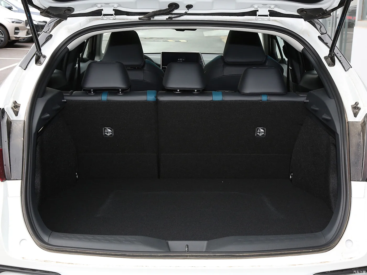 0km used Toyota IZOA 2023 Dual Engine2.0L Yixuan Version 5-door 5-seater SUV hybrid on sale
