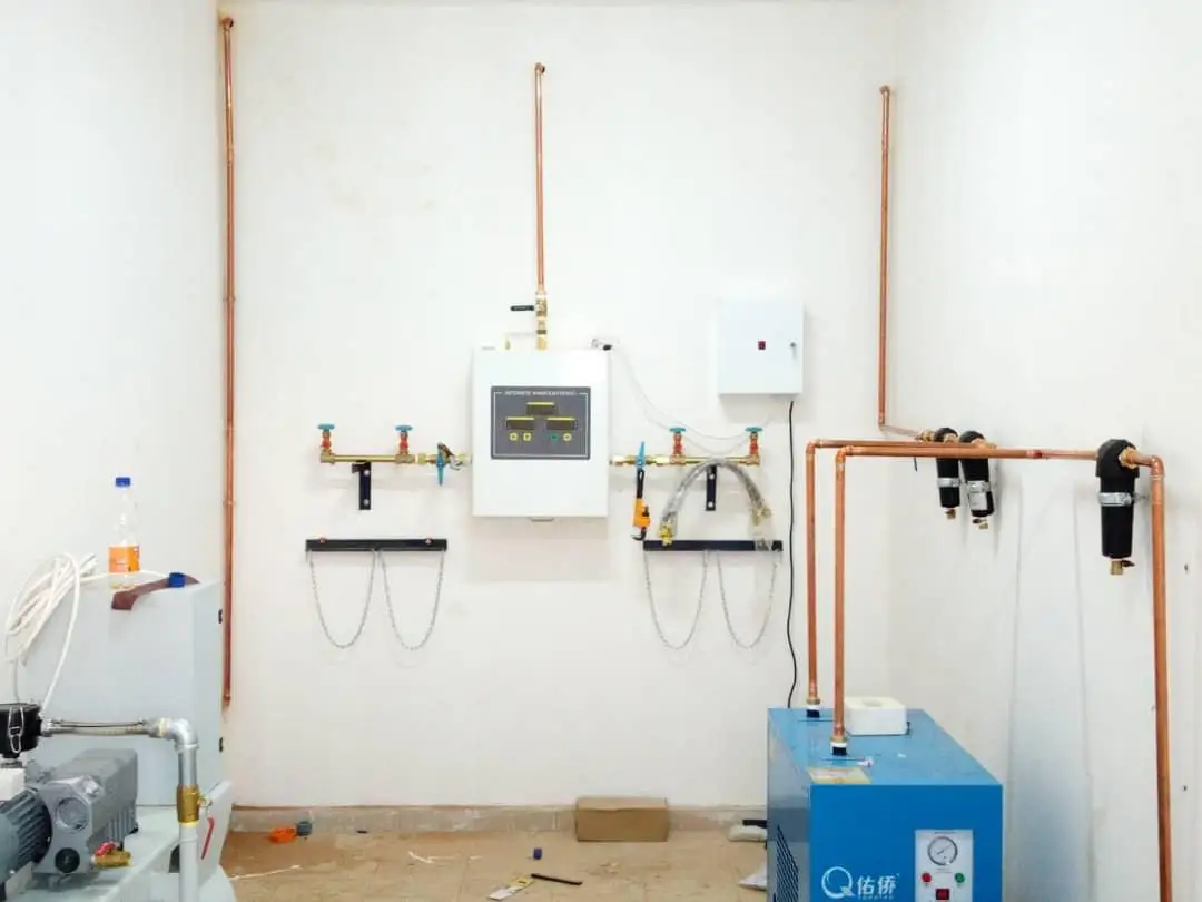 automatic oxygen manifold