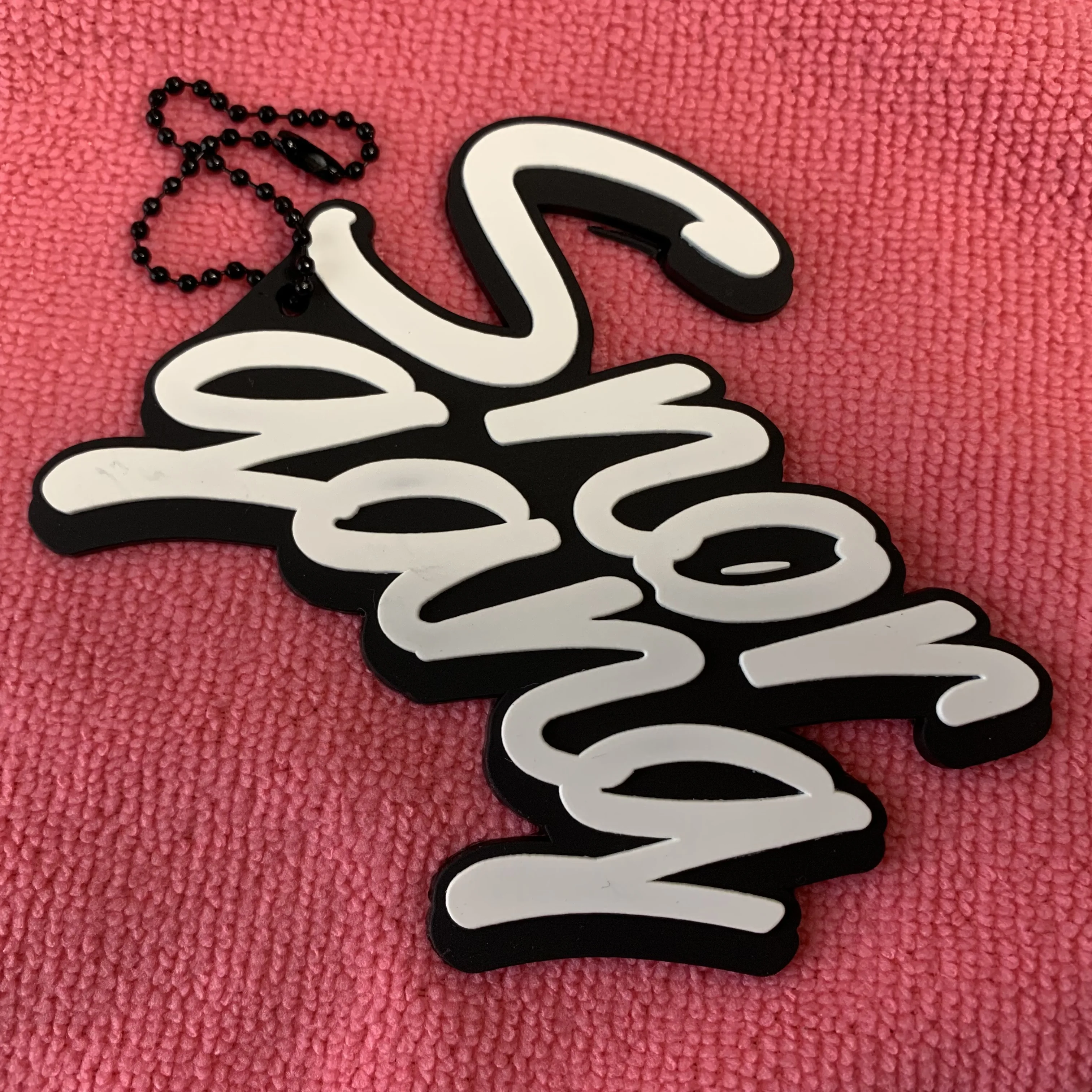 die cut waterproof soft PVC rubber hangtag,custom eco-friendly silicone rubber swing tag for clothing