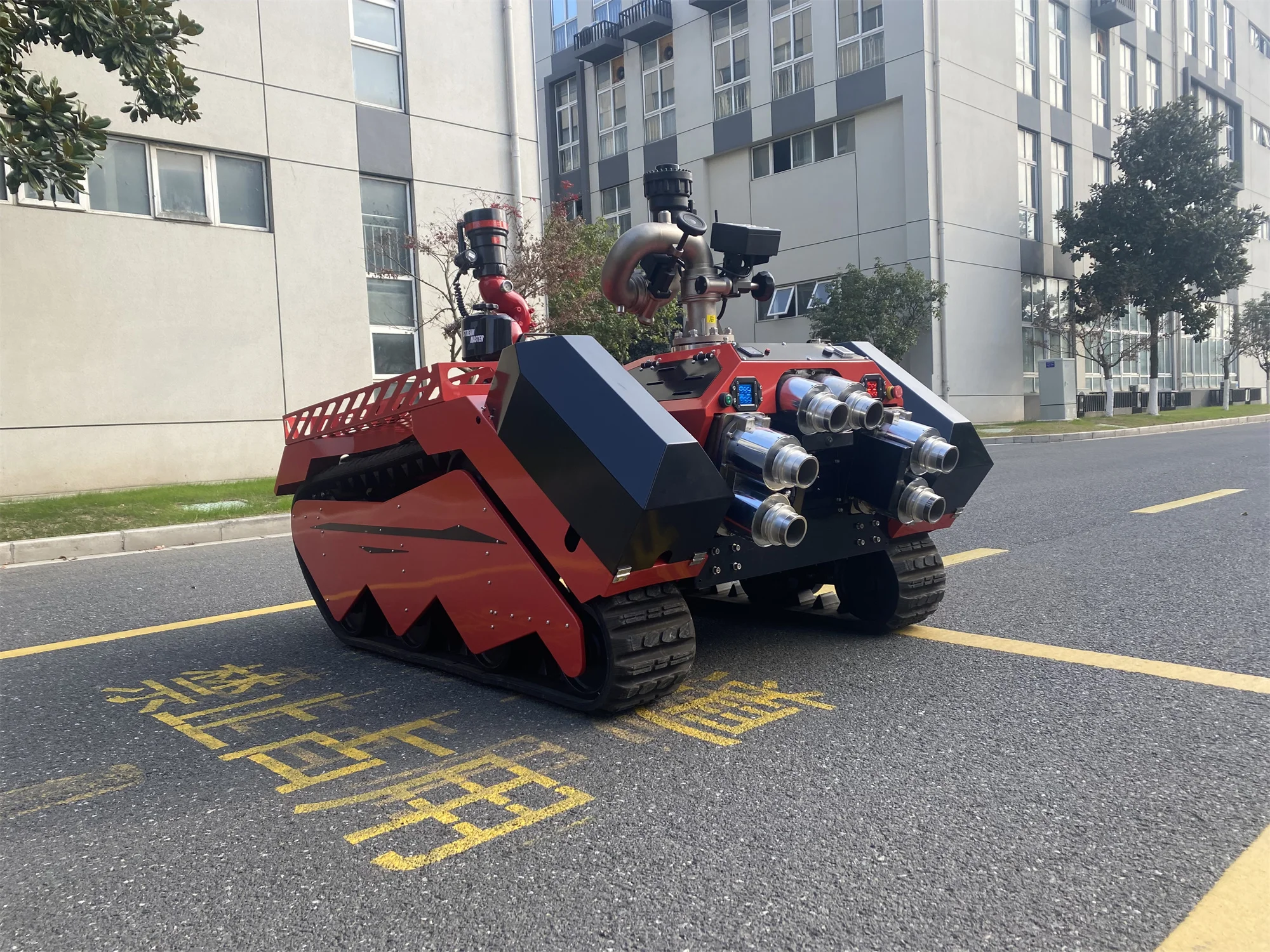 Manufacturer Price Double Monitors Remote Control High-Range Firefighting Robot For Fire Rescue