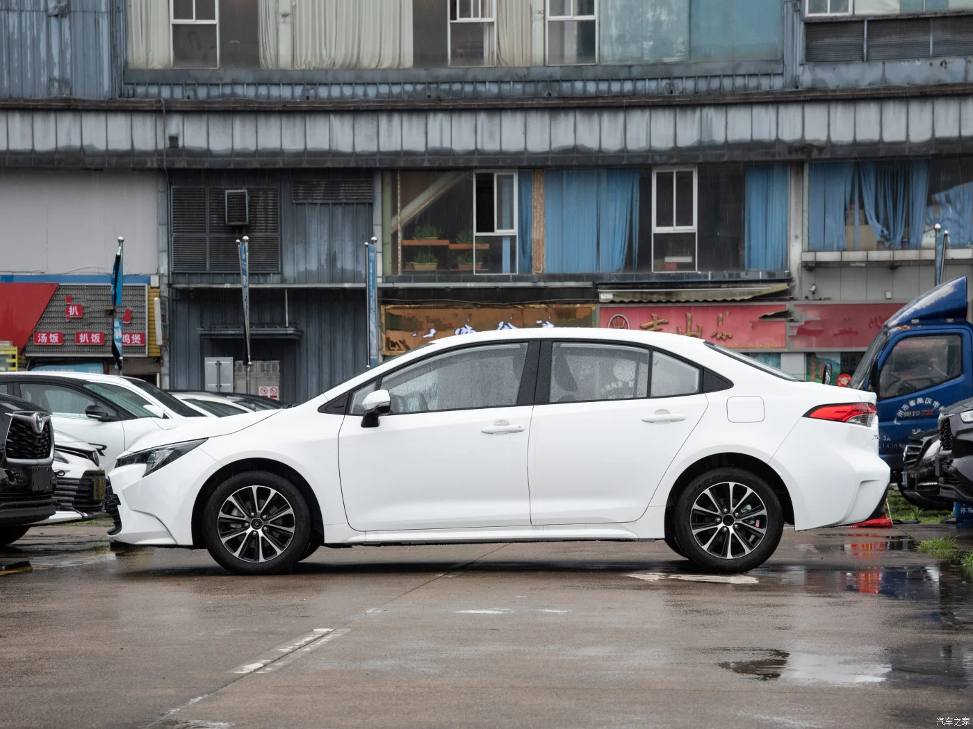 Седан бензиновый автомобиль T-o-taya Levin 1.5L CVT Enterprise Edition хорошее качество и низкая цена автомобиля