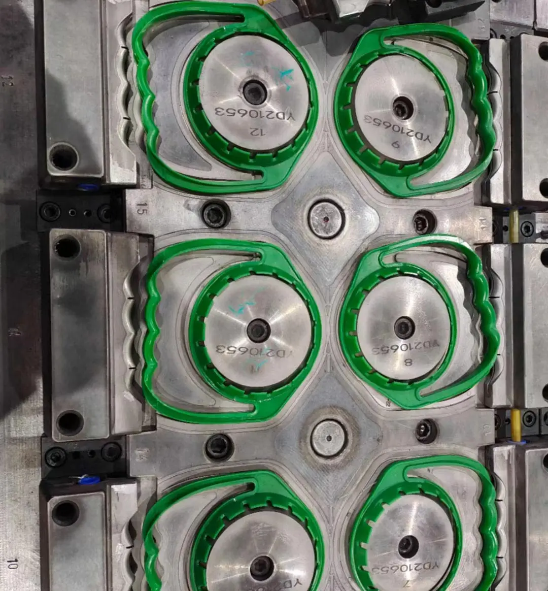 Customized by the manufacturer 5 ltr edible oil bottle handle mould making