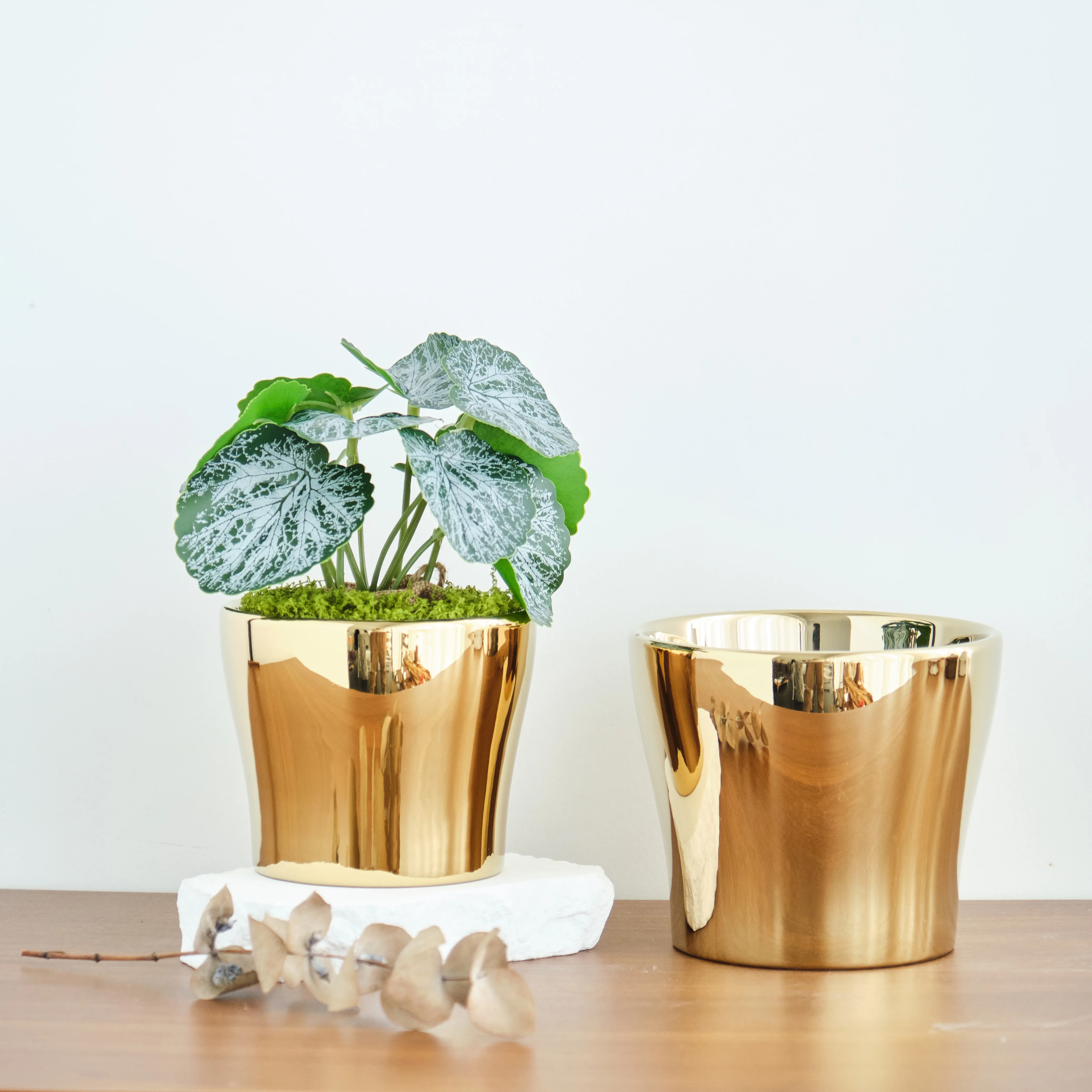 Wholesale Custom Services Modern Design home decoration Golden Flower pot garden Ceramic flower pots
