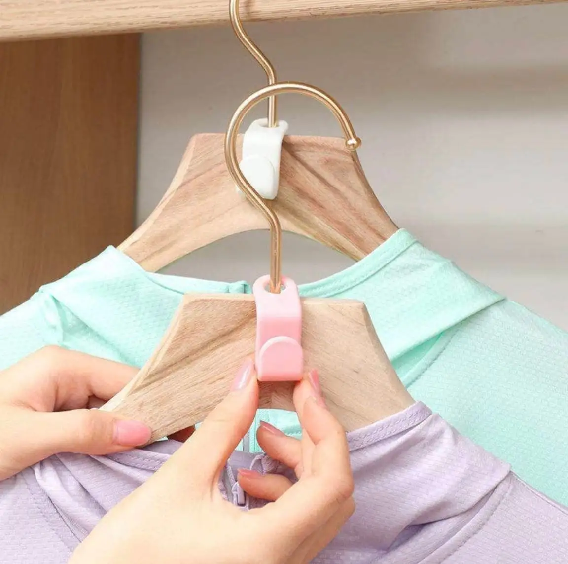 Wholesale Closet Space Saving 4-Colors Plastic Clothes Hook Hanger Magic Connector Plastic Hangers with Hook Pocket