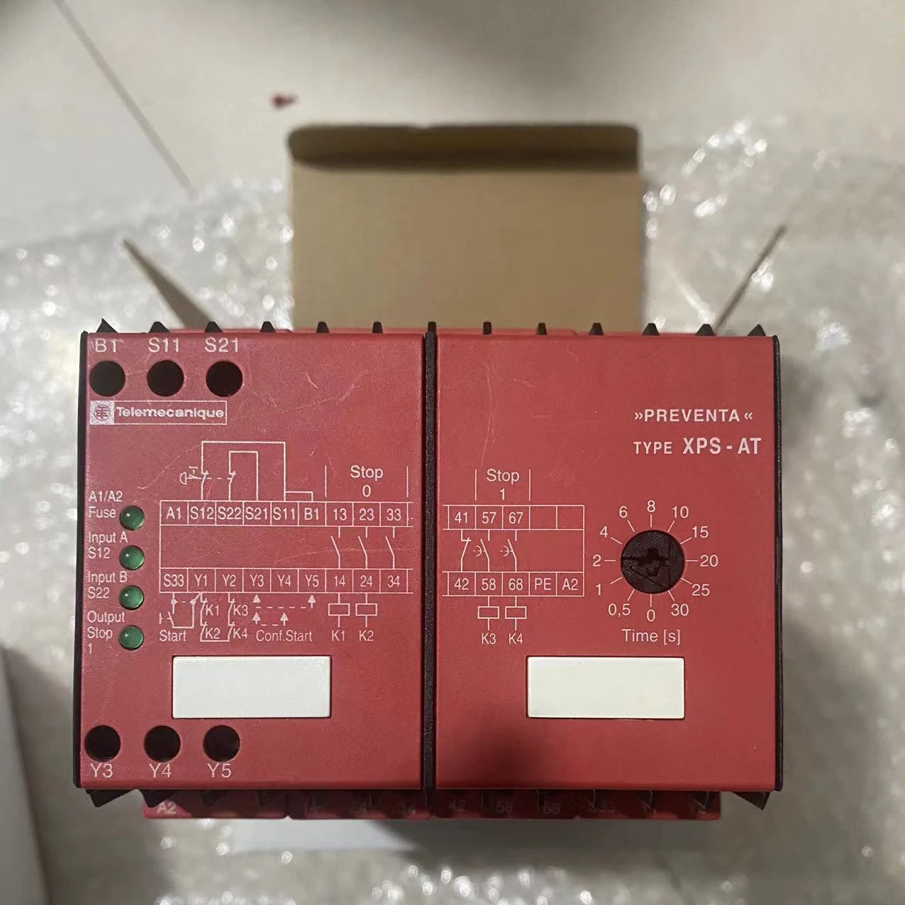 Original authentic XPS-AT5110 Safety Relays 230VDC 50/60HZ 1.5A