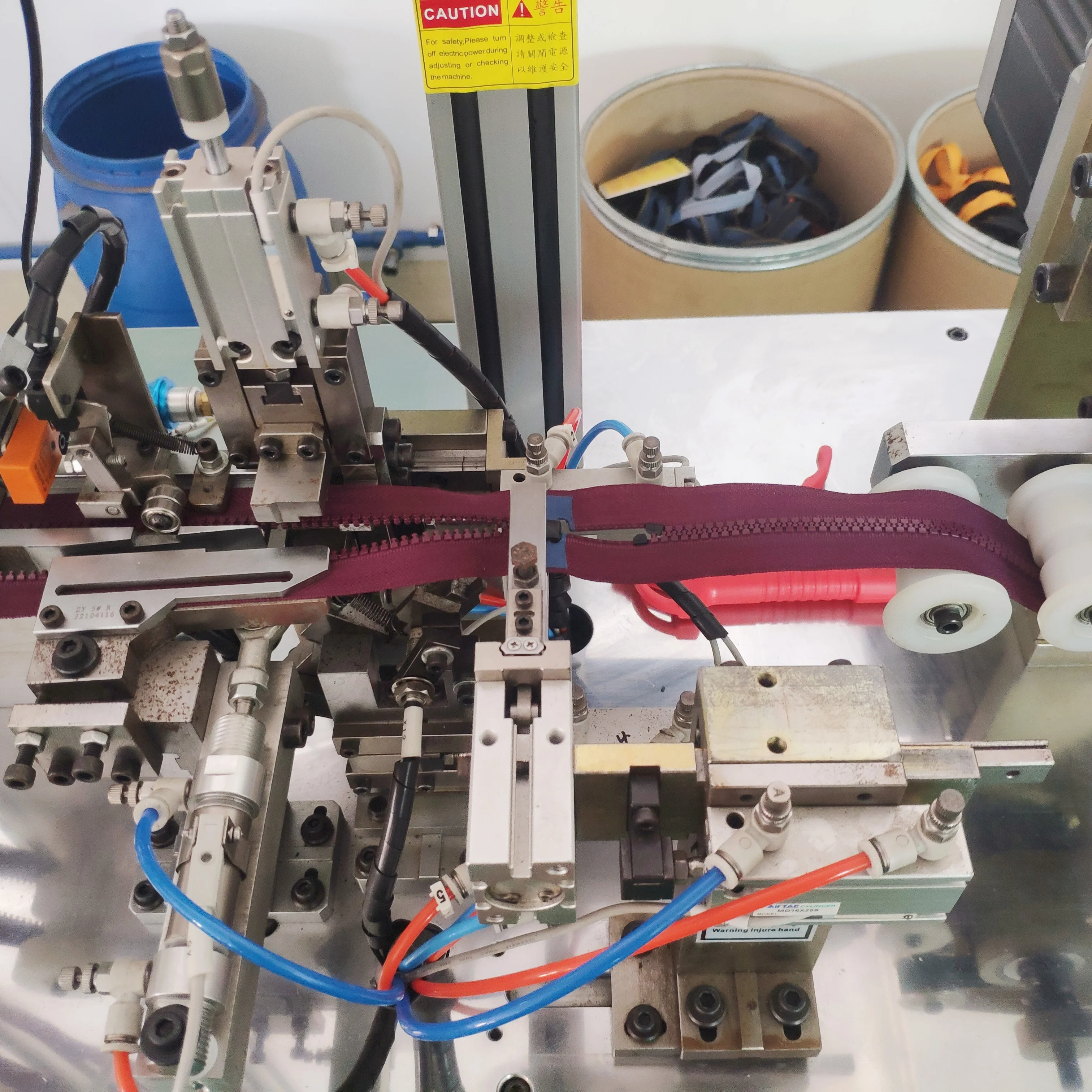 Manufacturer Plastic Zipper Full-auto Single Chain Joining Machine