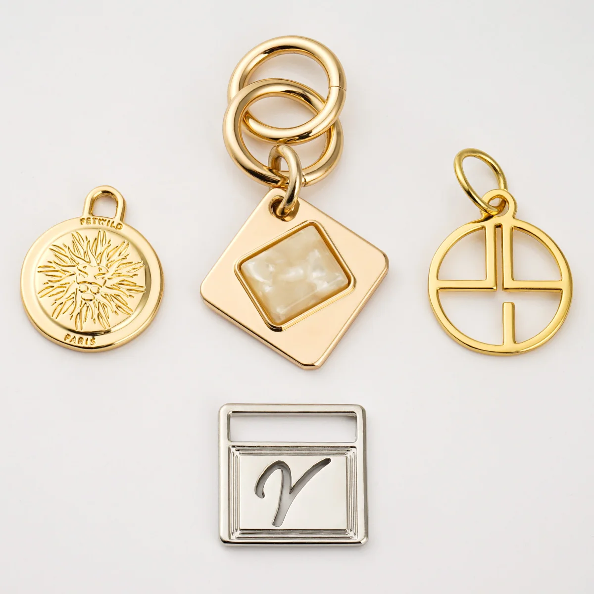 Custom Metal Logo Tags Gold Plated Zamak Metal Charm Pendants Fashion Jewelry Pendants for Necklace Bracelets Diy