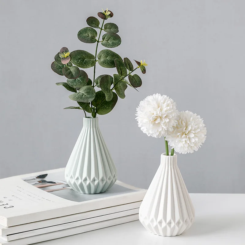 Wholesale Nordic Style Home Decor Modern Creative Flower Ceramic Body Vases Wholesalers Vase