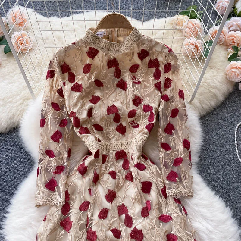 Vintage palace style flower embroidery dress for women  new style high-end gauze skirt