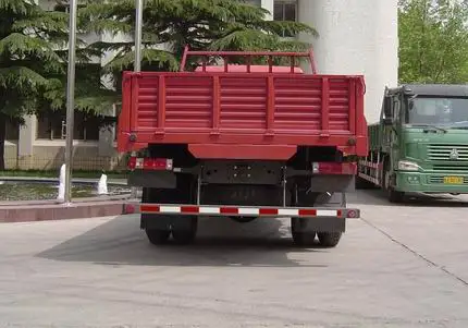 Hot sale Howo 4x2 mini cargo box light truck good transport delivery truck