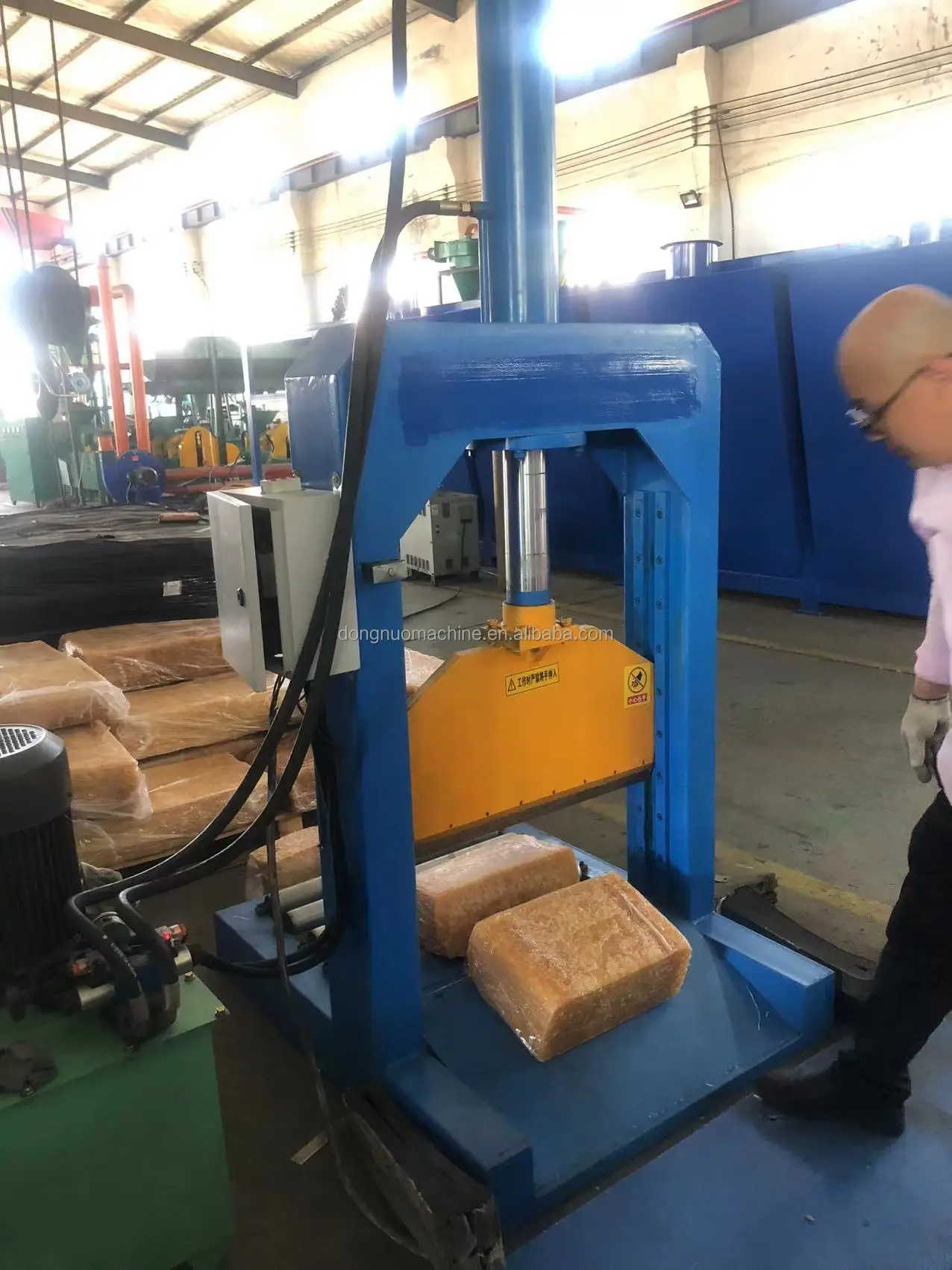 Rubber bale cutters for rubber cutting machinery apply for rubber plastic and soft metal products cutting