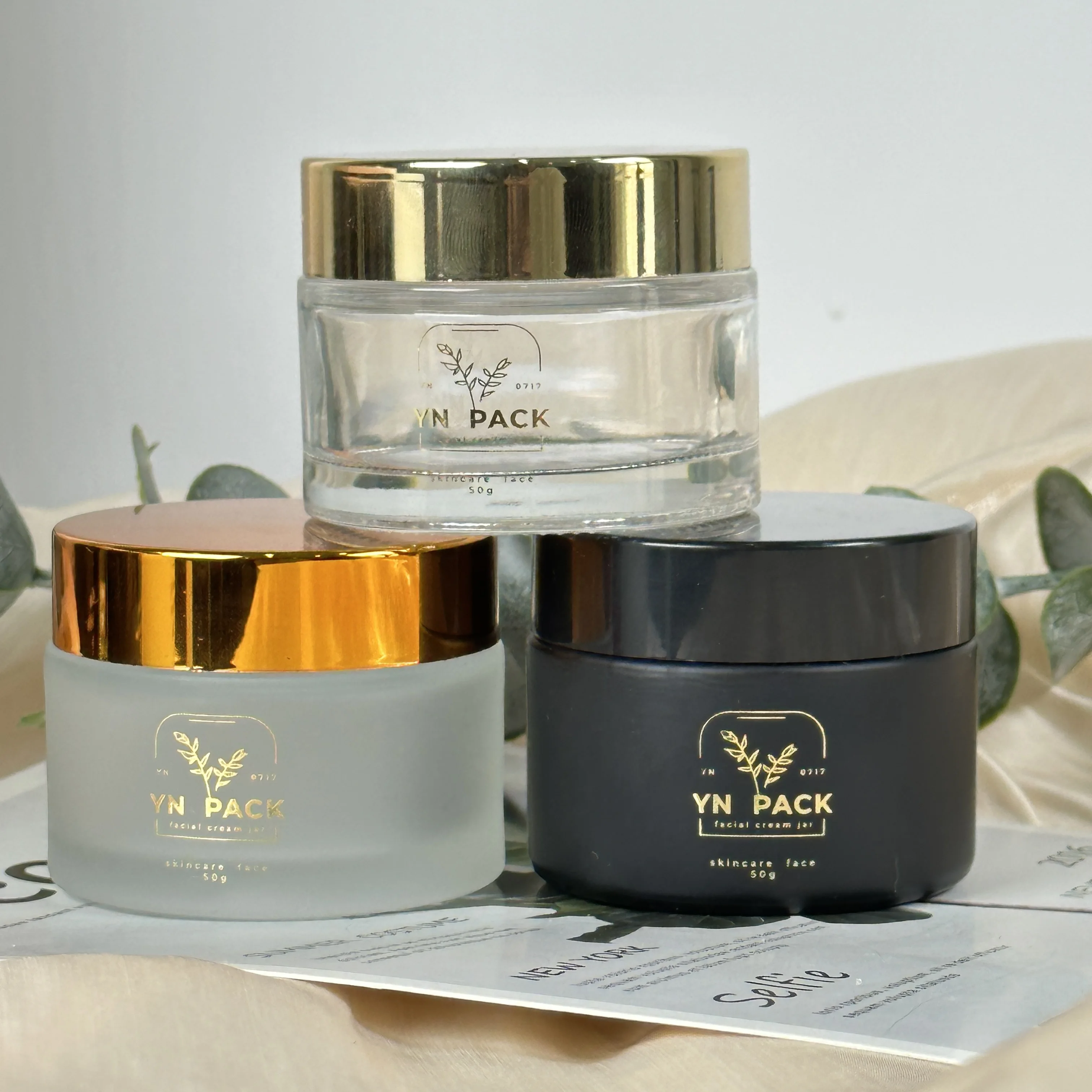 Wholesale Custom glass jars gold lids cosmetics skincare glass jar 2oz with lid