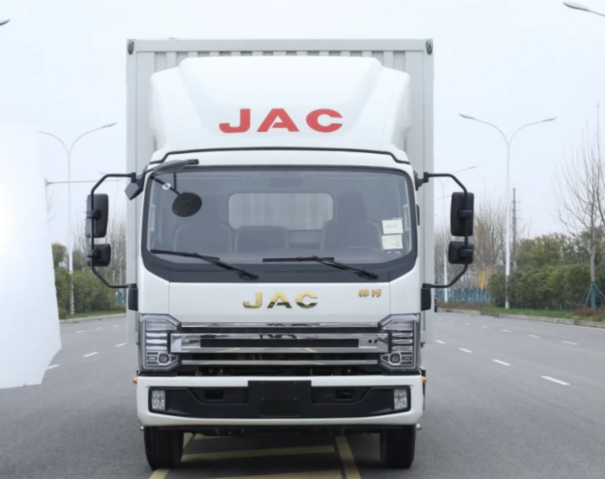 2021 New Chinese Chenglong 4x2 180hp Box Cargo Truck Euro5 Van Light Truck