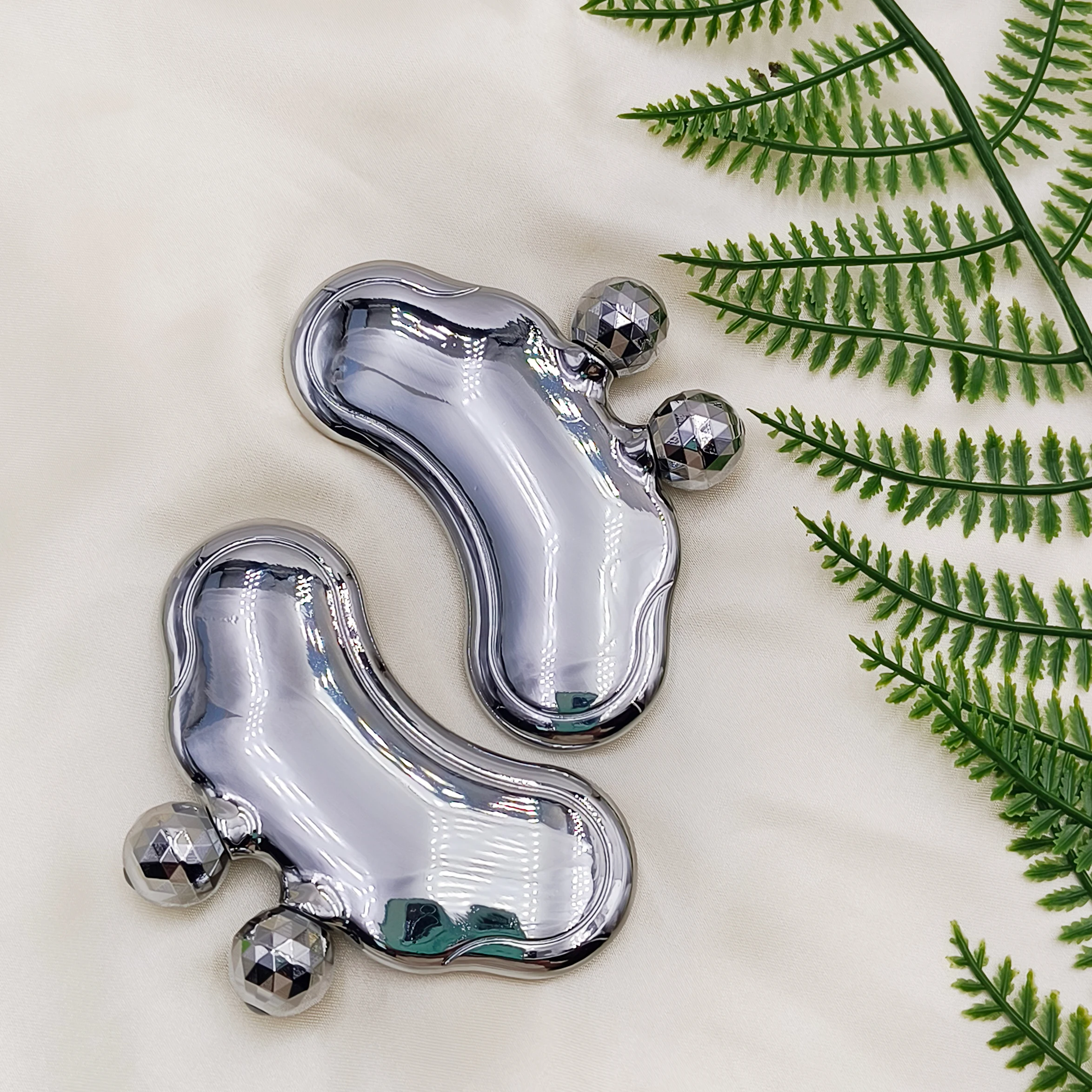 Hot Selling 3D Roller Metal Scraping Tightening Skin Care Customized Gua Sha Scraping Board