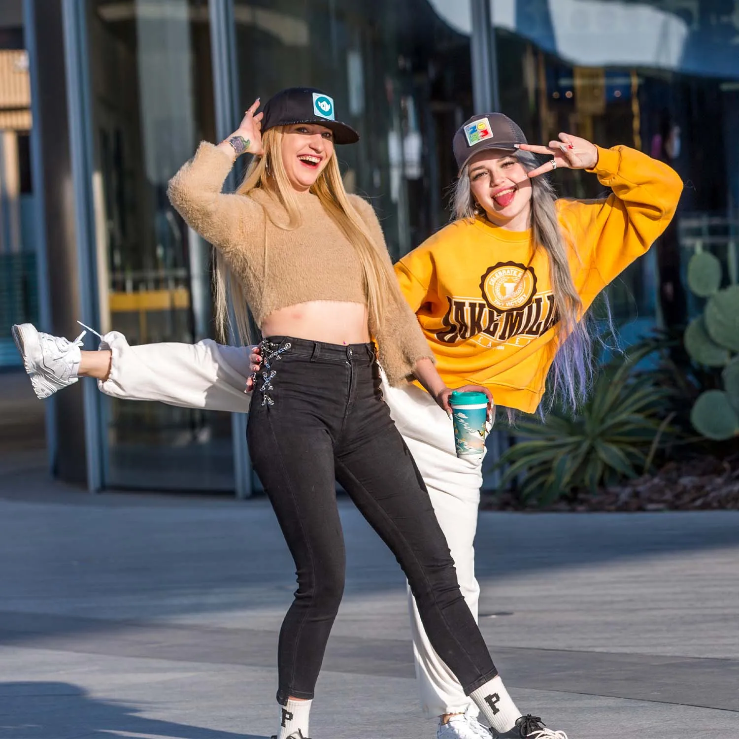 Custom Vintage 5 Panel Mesh Plastic Snapback Closure Caps Trucker Hat with replaceable NFC patch