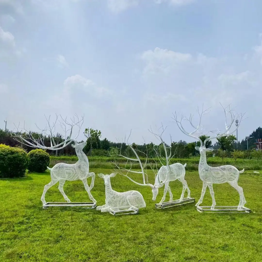 The lovely animal sculptures in the park can be placed inside and outside the giraffe cutout sculpture model
