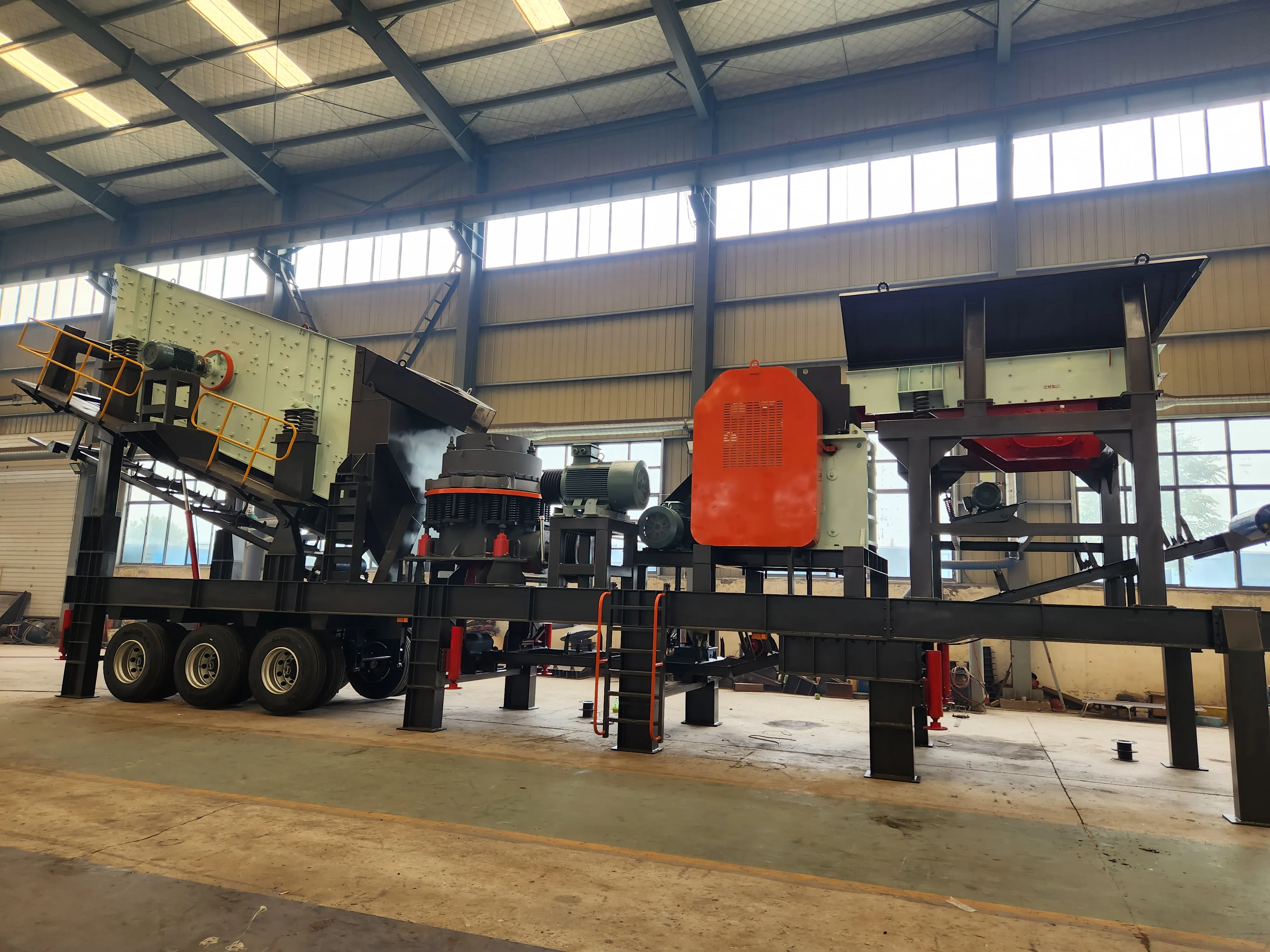 Direct Factory Operation Mobile Crusher Customized Output Professional Design Track Mobile Coarse Crushing Plant