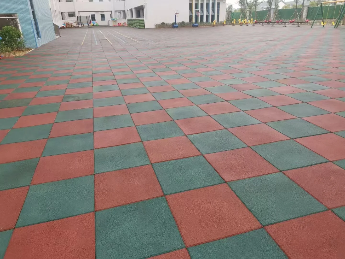 Hot Sale EPDM Rubber Flooring Granules Customizable Size SBR Sport Mat Tiles for Gym and Playground Rubber Tiles