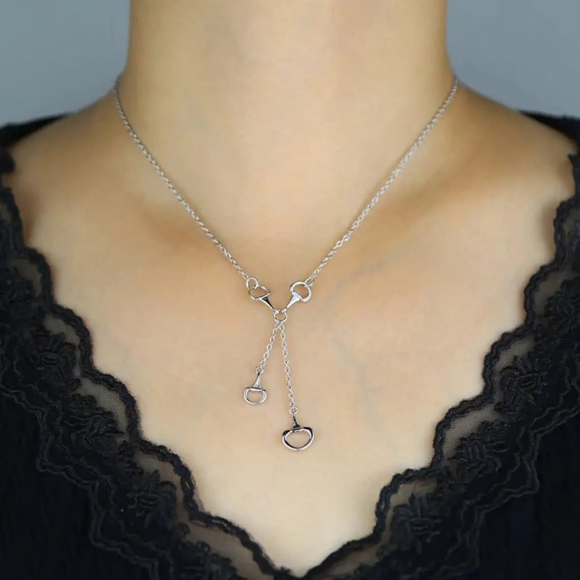 Best Seller Horse Snaffle Bit Design Horseshoe Necklace Equestrian Jewelry 316l Stainless Steel Charms Pendant Horse Necklace